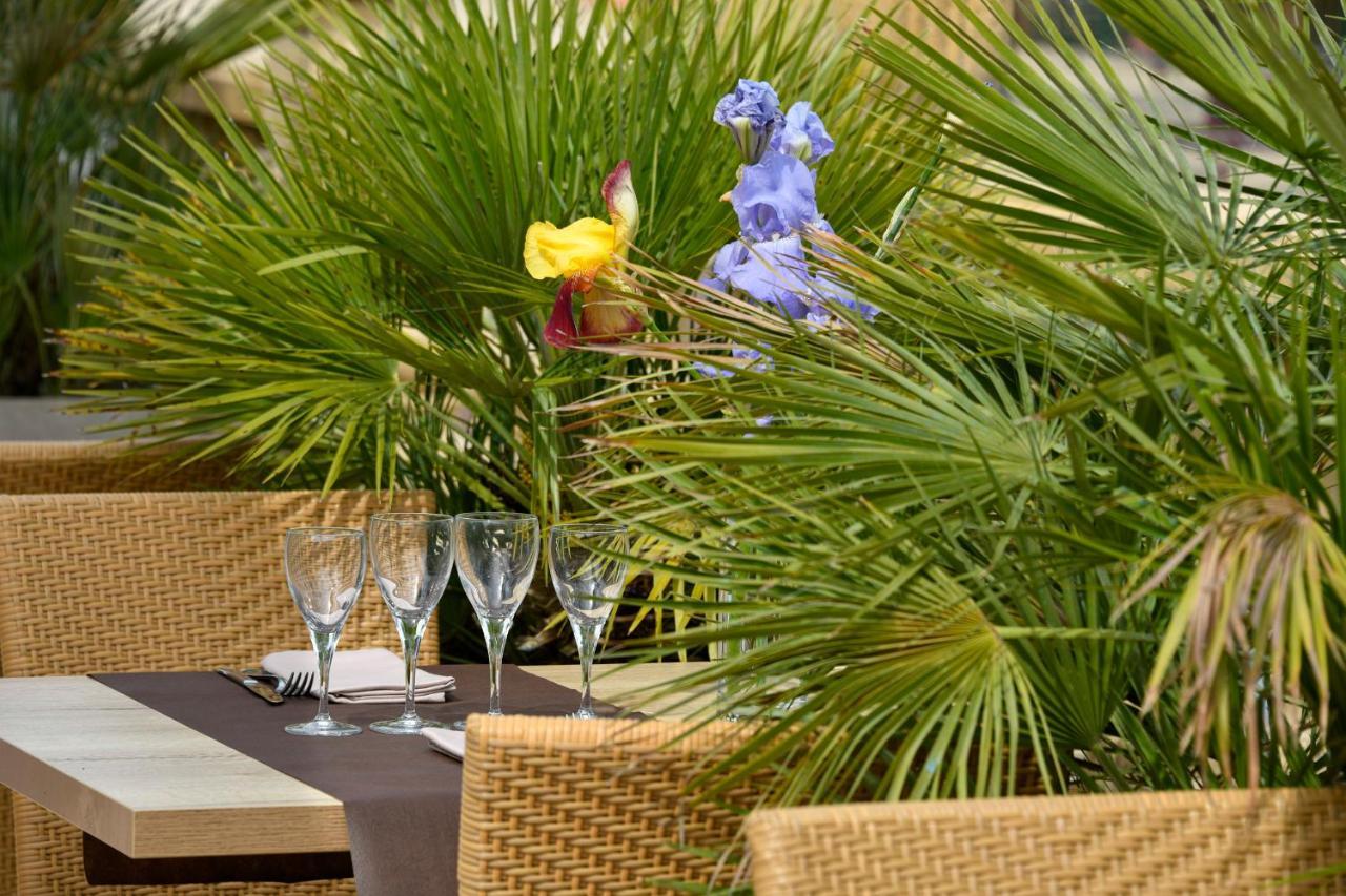 Logis Hotel & Restaurant Le Pardaillan Gondrin Екстер'єр фото